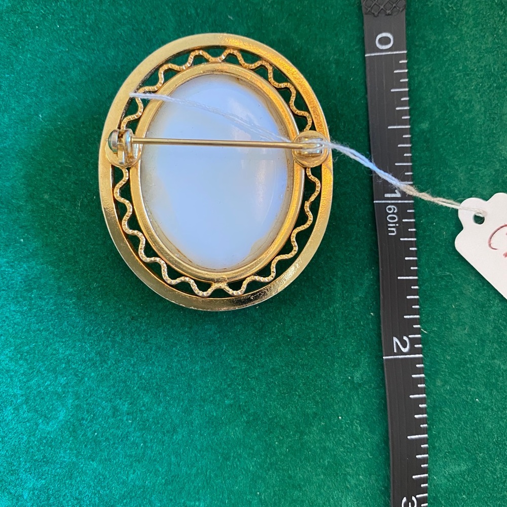 Vintage Cameo Brooch - Picture 3 of 5